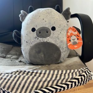 Gargoyle squishmallow - Gio